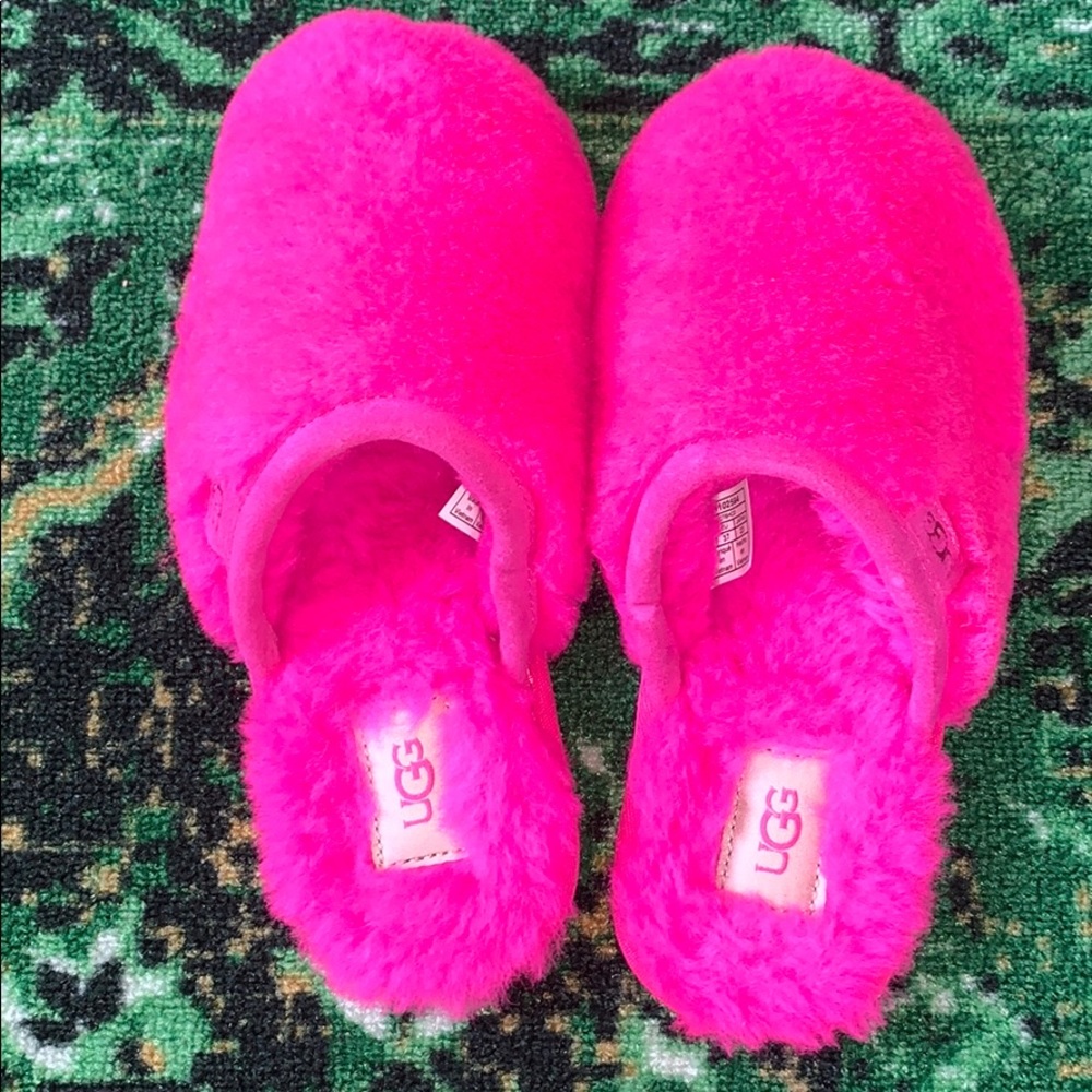 BRAND NEW Ugg slippers